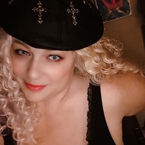 Customed Cross Black Leather Beret main image 4